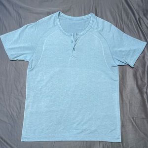 Lululemon Meta Vent Tech Henley Short Sleeve - Silver/Blue (Medium)